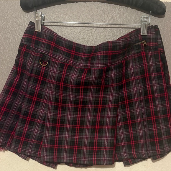 Old Navy Dresses & Skirts - Old Navy Plaid Mini Skirt - pink and Black